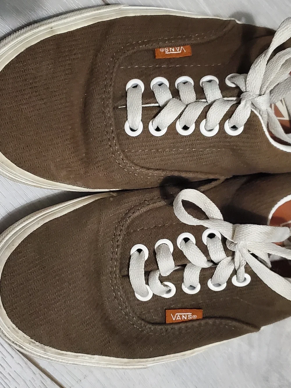 Vans Unisex Brown Canvas Lace-Up Sneakers with White Laces